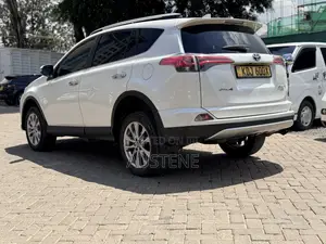 Toyota RAV4 LE AWD (2.5L 4cyl 6A) 2016 White