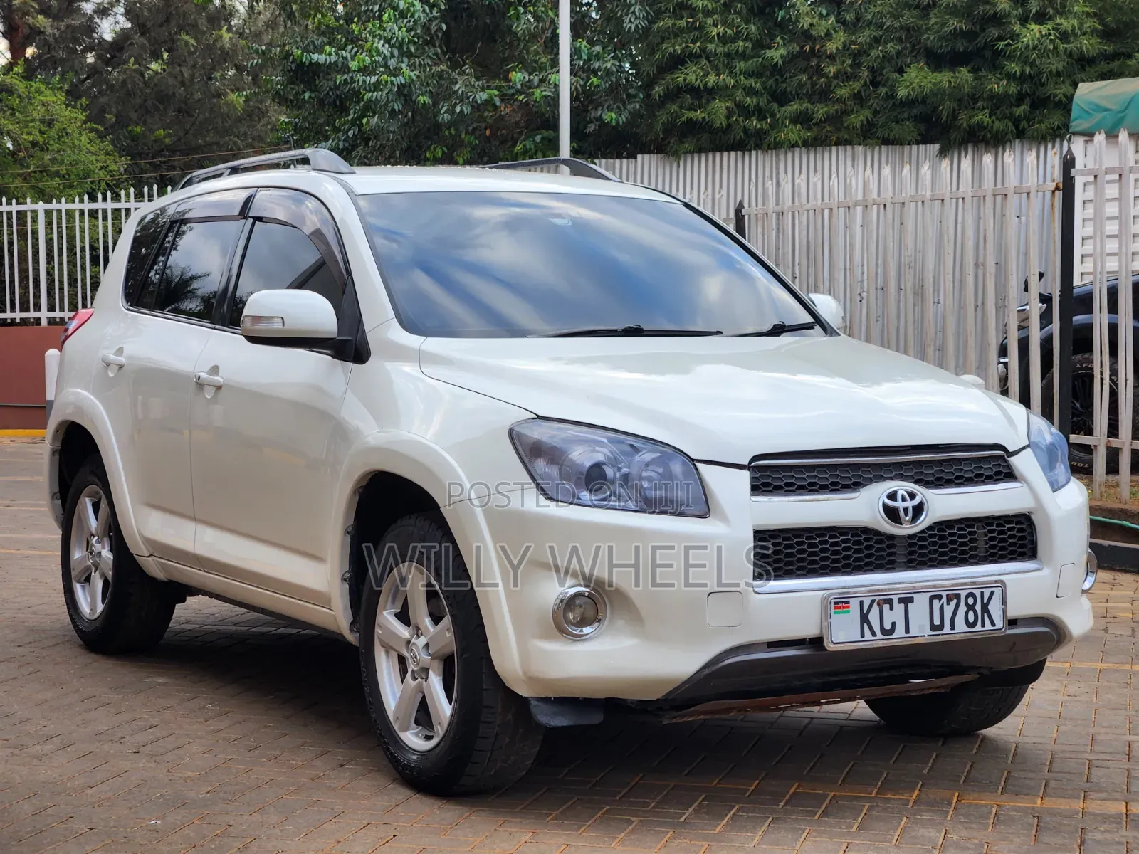 Toyota RAV4 2.5 2011 White