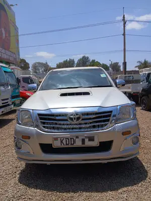 Toyota Hilux 2014 Silver
