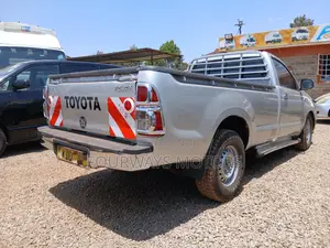 Toyota Hilux 2014 Silver