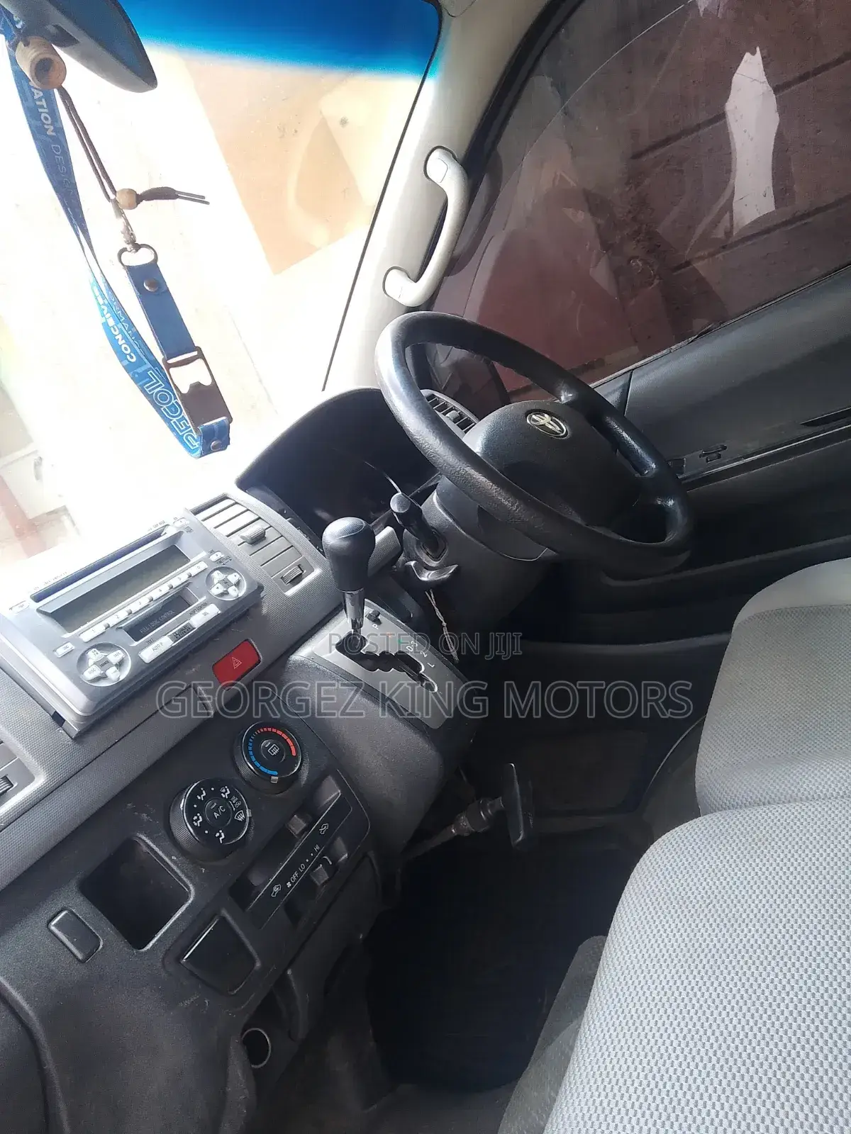 Toyota HiAce 2009 White