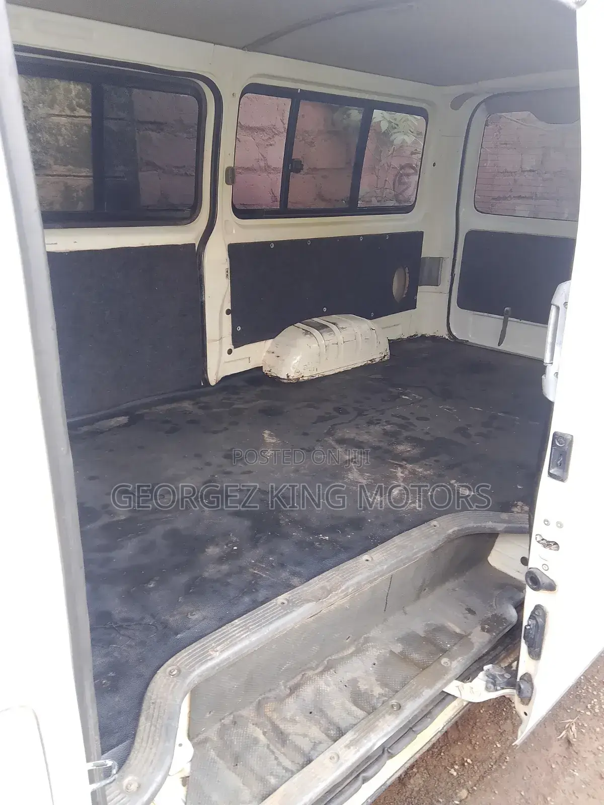 Toyota HiAce 2009 White