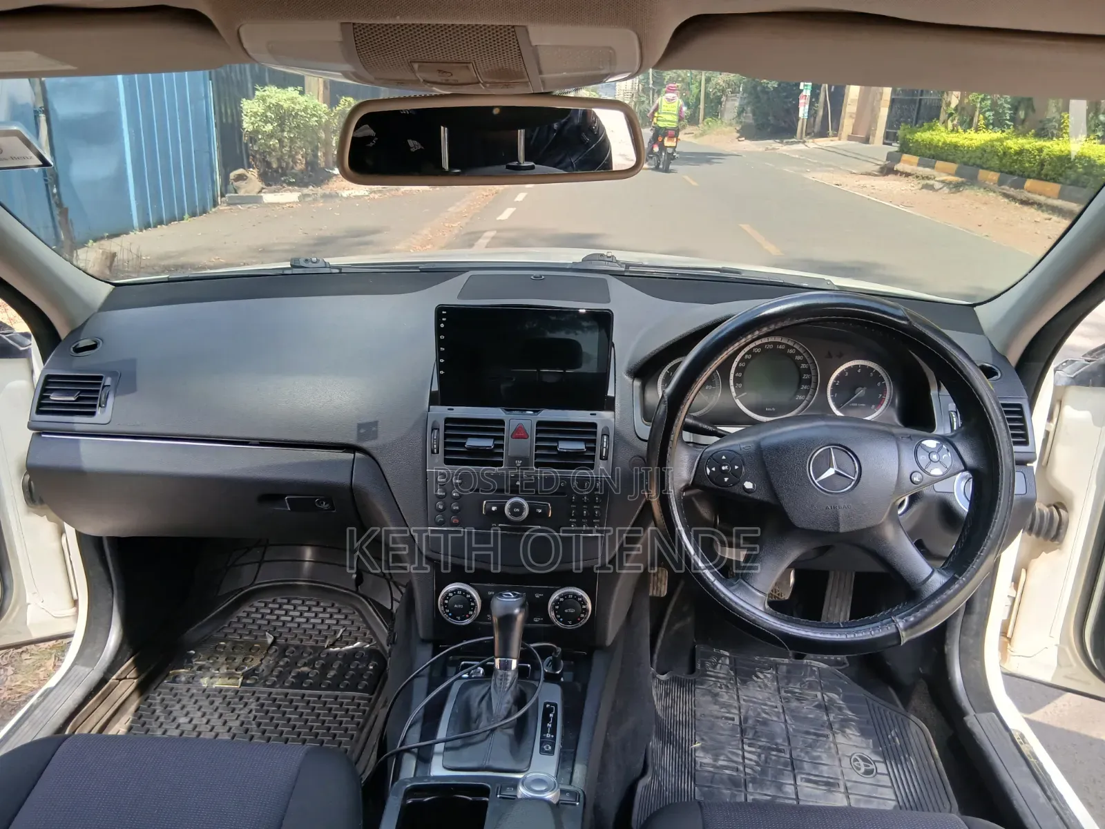 Mercedes-Benz C200 2011 White