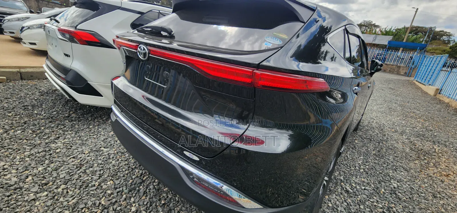 Toyota Harrier 2.0 2020 Black