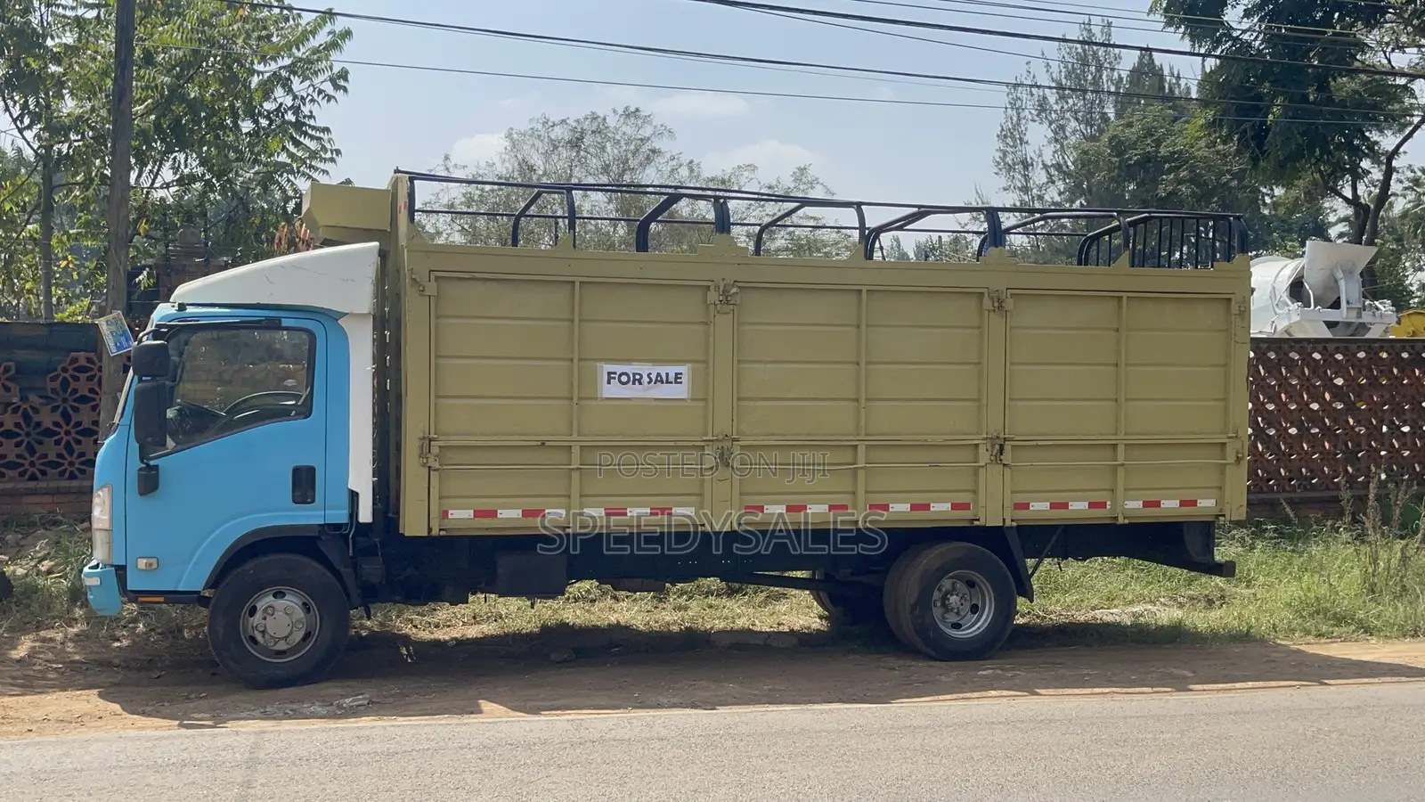 Isuzu NKR 75 Cargo Truck