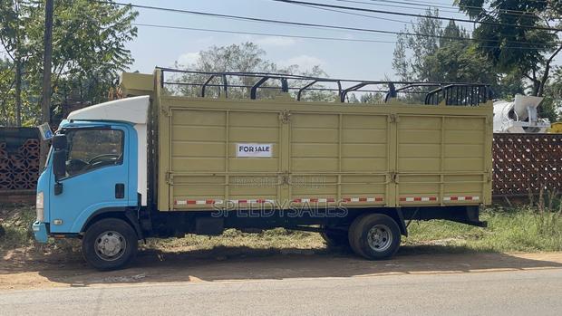 Isuzu NKR 75 Cargo Truck - thumbnail 4