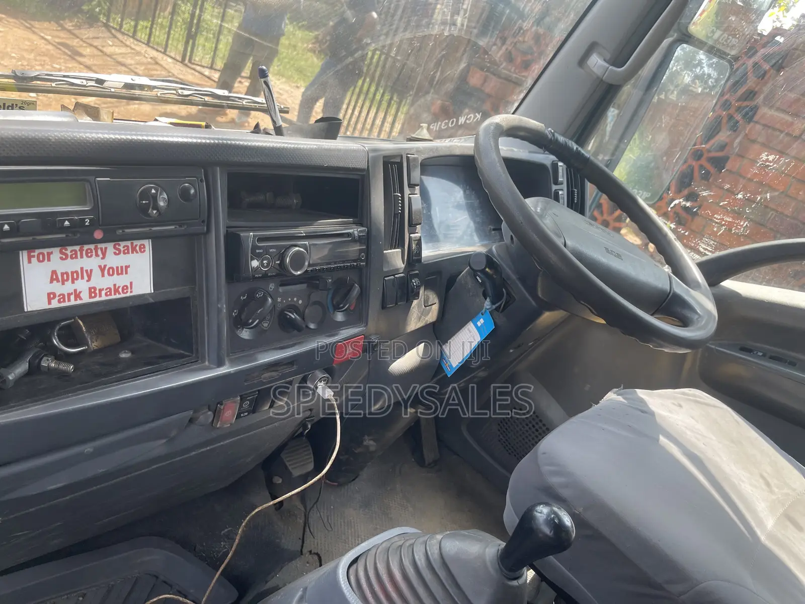 Isuzu NKR 75 Cargo Truck