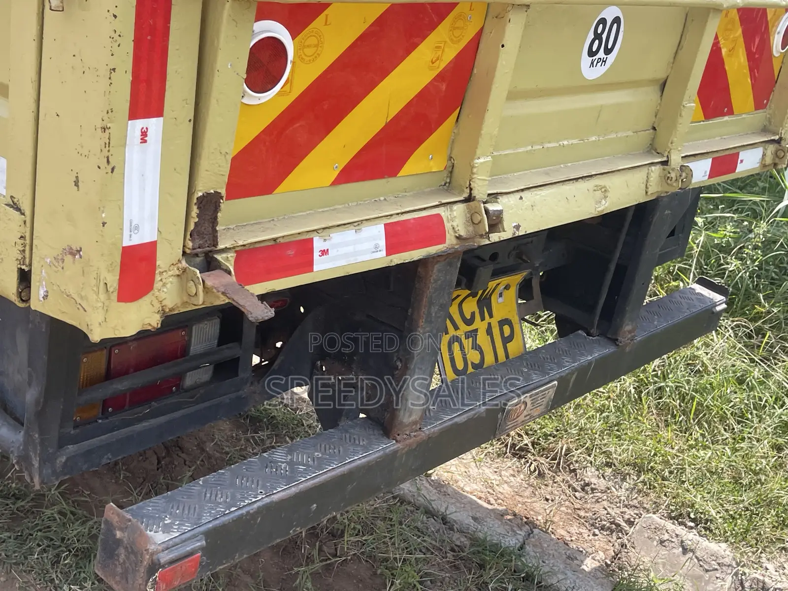 Isuzu NKR 75 Cargo Truck
