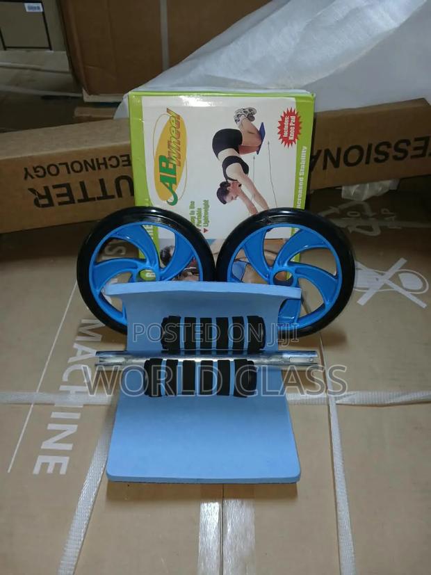 Ab Roller With Non-Slip and Foam Knee Pad.