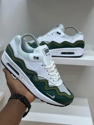 Airmax 1 Patta B/W. Sizes 40-45. Delivery Available Nationwide.