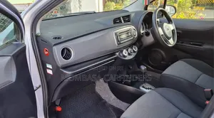 Toyota Vitz 2013 Silver