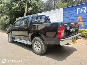 Toyota Hilux 2013 Black