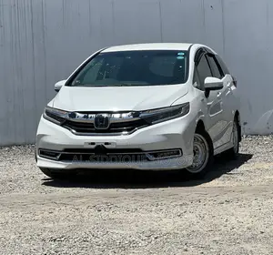 Honda Fit Shuttle 1.5 Hybrid 2WD 2020 Pearl