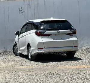 Honda Fit Shuttle 1.5 Hybrid 2WD 2020 Pearl