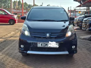 Toyota ISIS 2016 Black