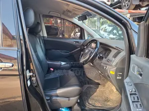 Toyota ISIS 2016 Black