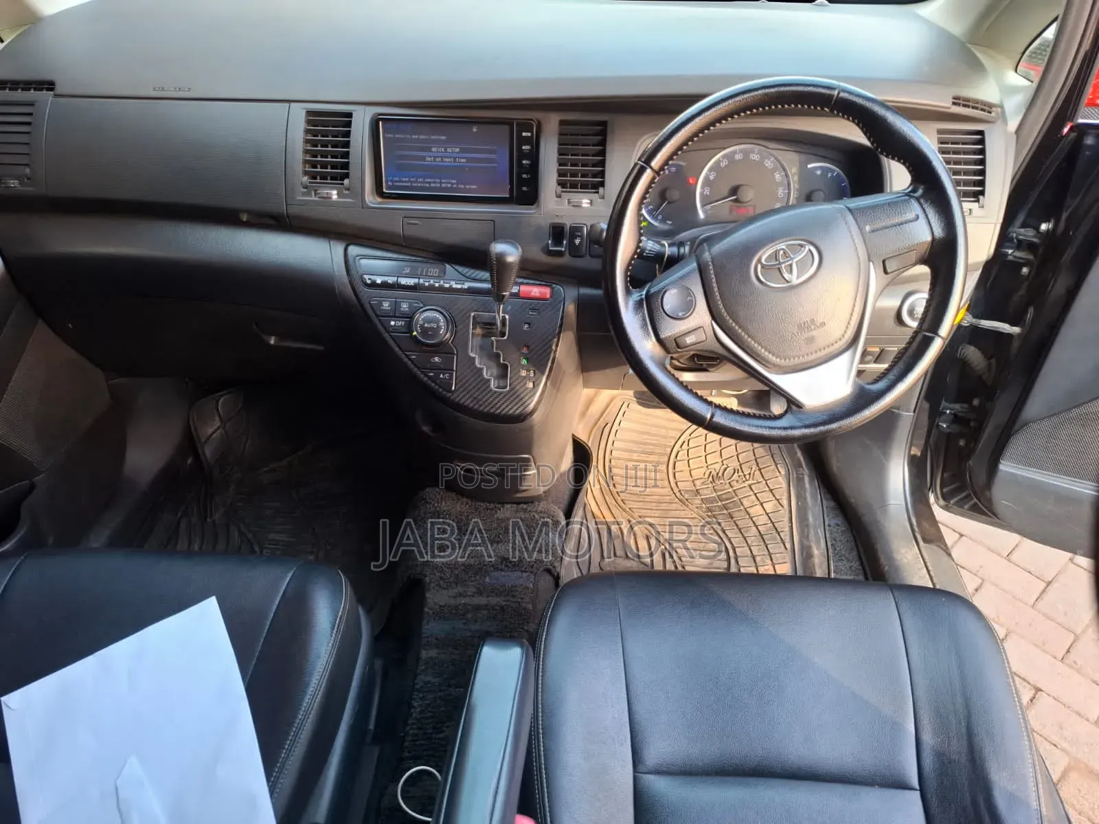 Toyota ISIS 2016 Black