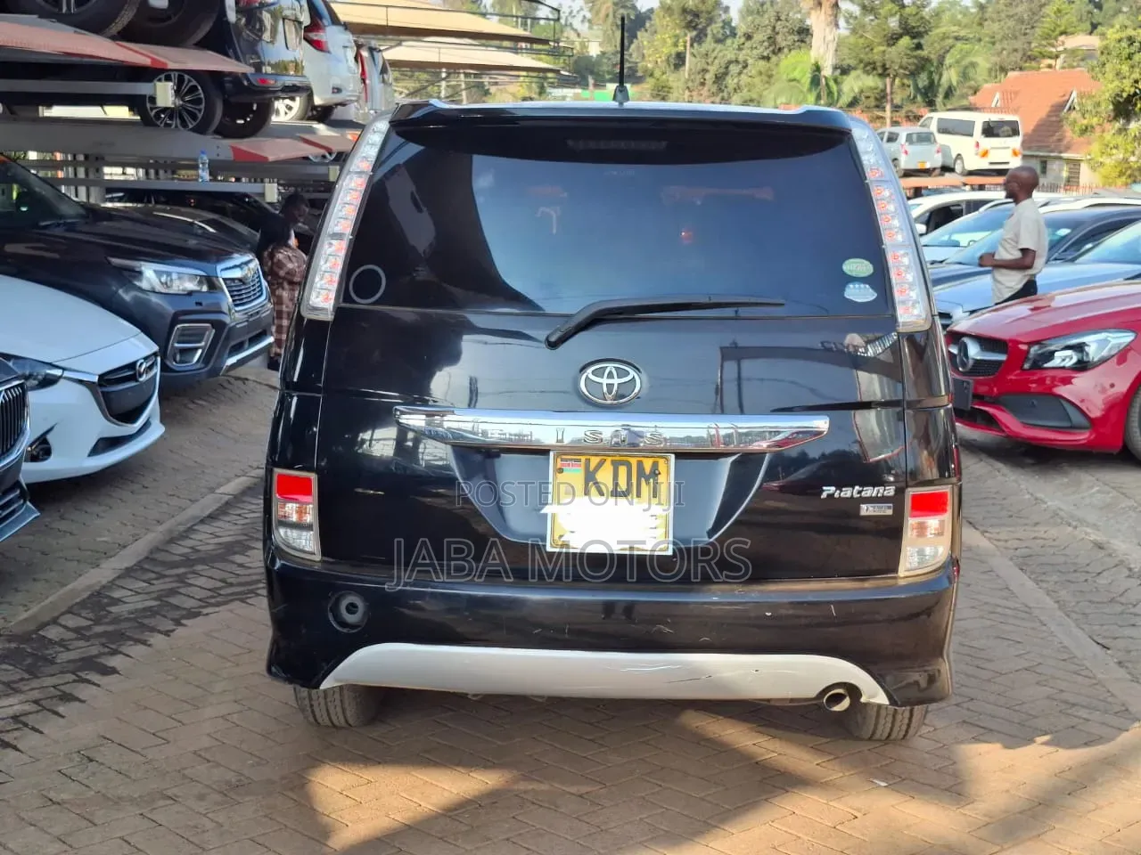 Toyota ISIS 2016 Black