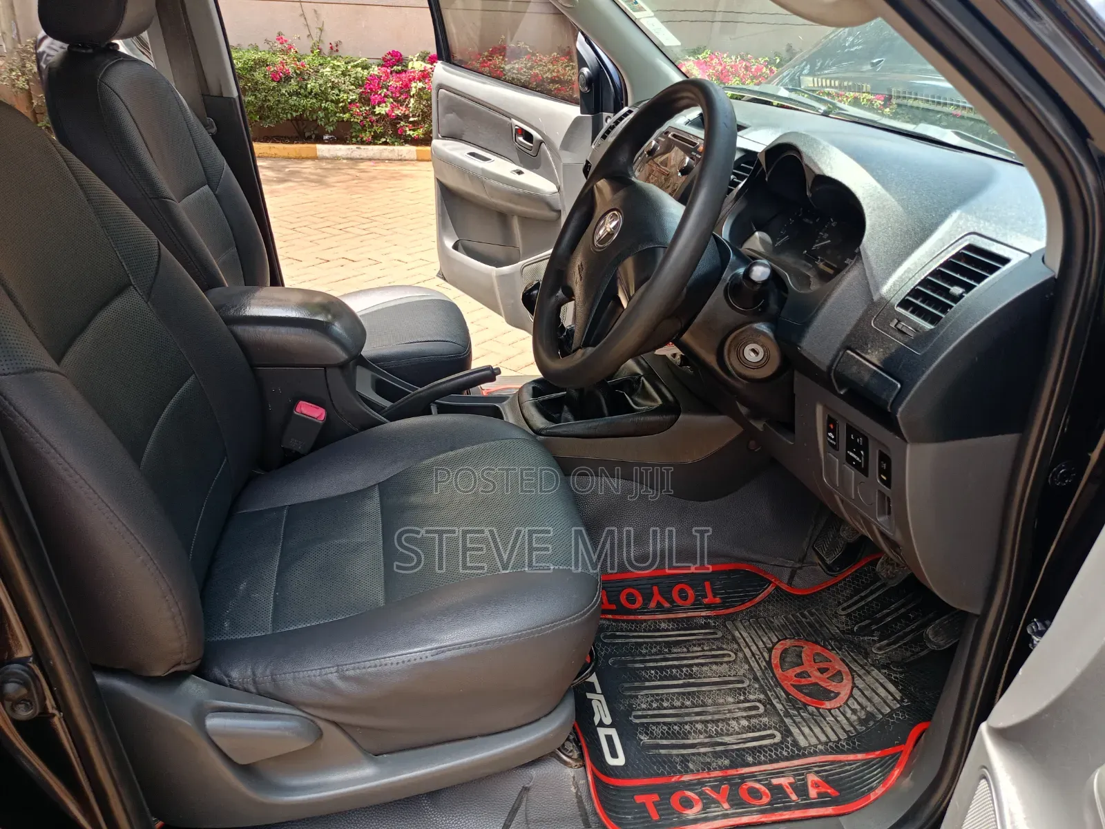 Toyota Hilux 2013 Gray