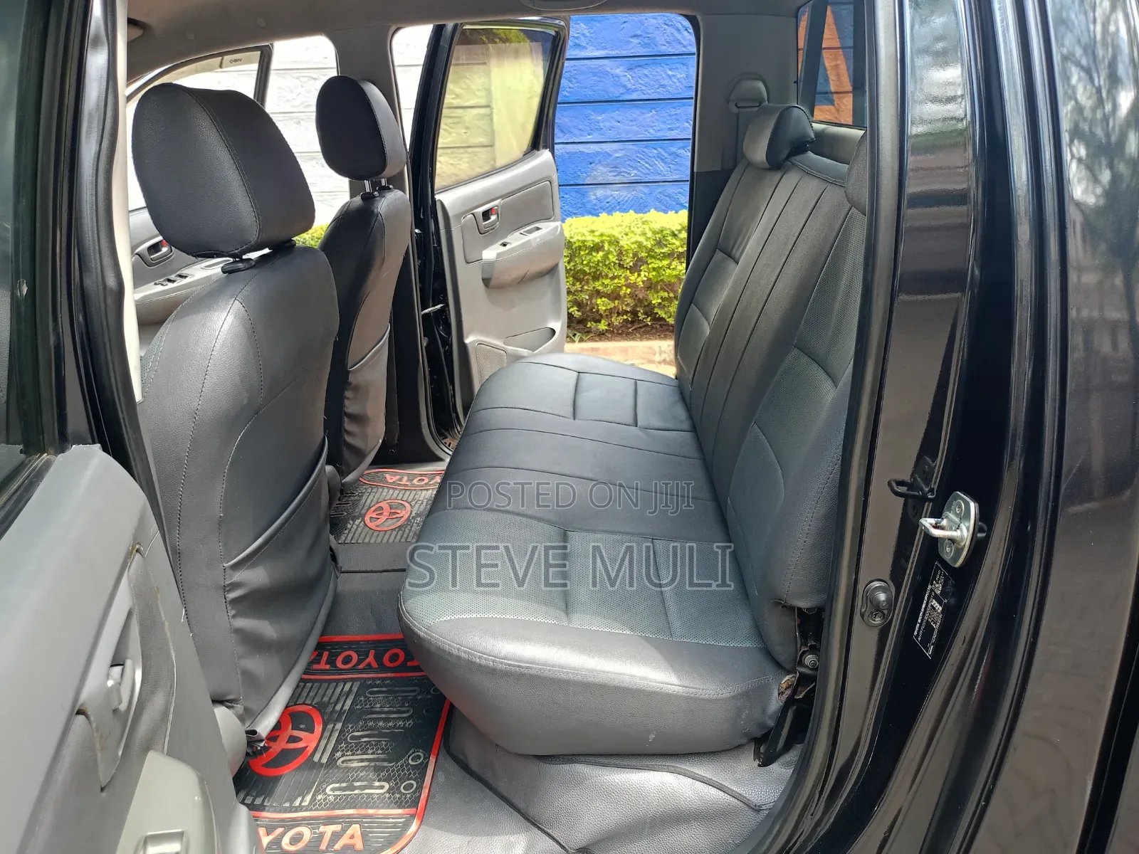 Toyota Hilux 2013 Gray