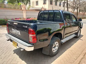 Toyota Hilux 2013 Gray