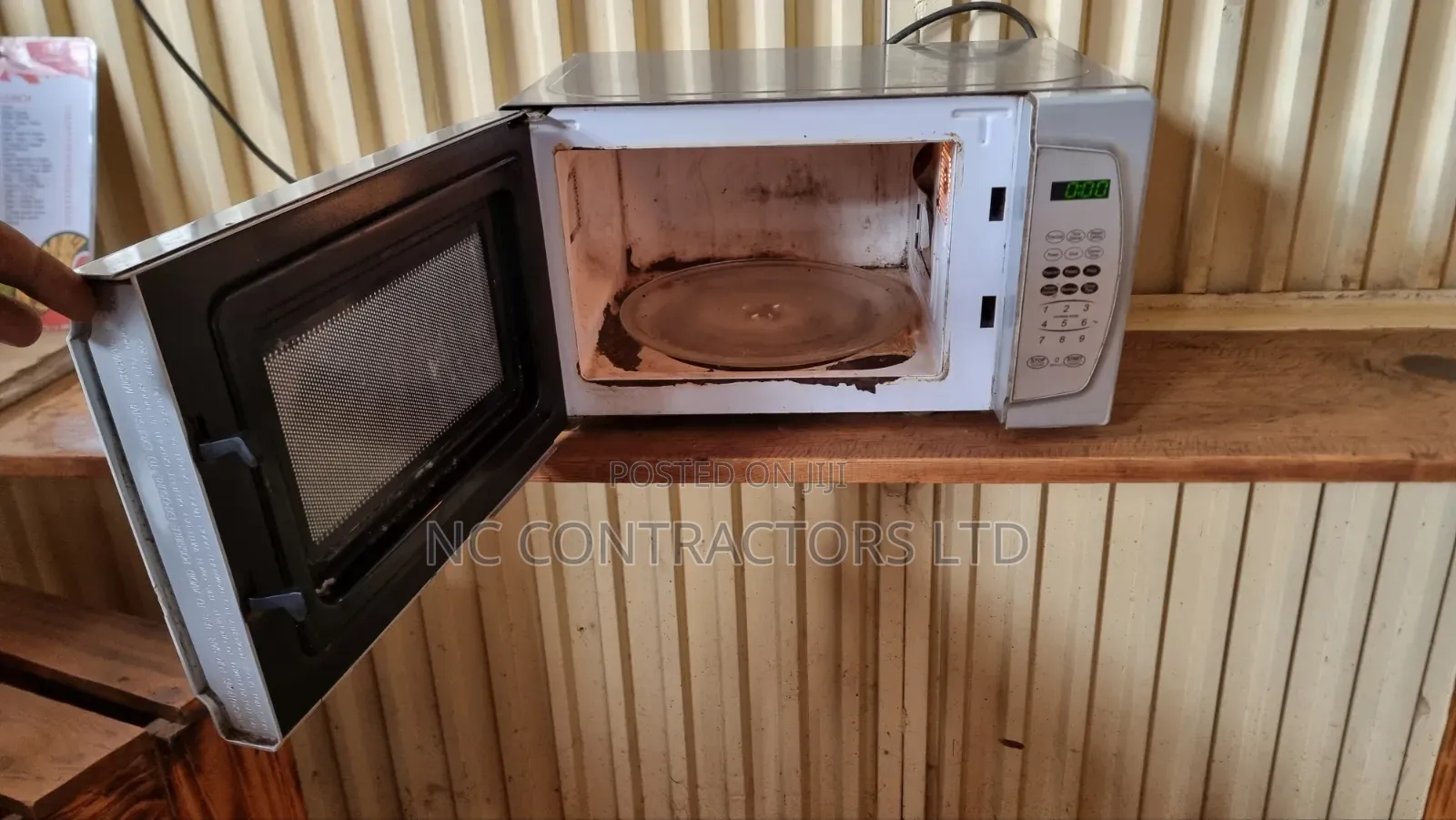 Gently-Used Ramtons Microwave Oven Available Now!