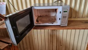 Gently-Used Ramtons Microwave Oven Available Now!