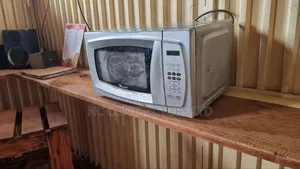 Gently-Used Ramtons Microwave Oven Available Now!