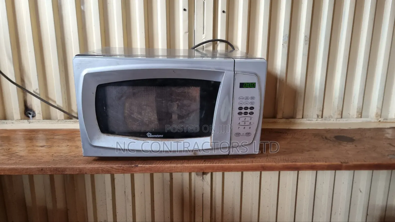 Gently-Used Ramtons Microwave Oven Available Now!