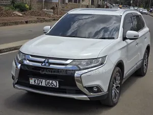 Mitsubishi Outlander 2016 White