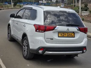 Mitsubishi Outlander 2016 White