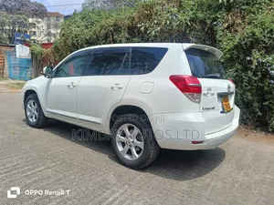 Toyota Vanguard 2010 White