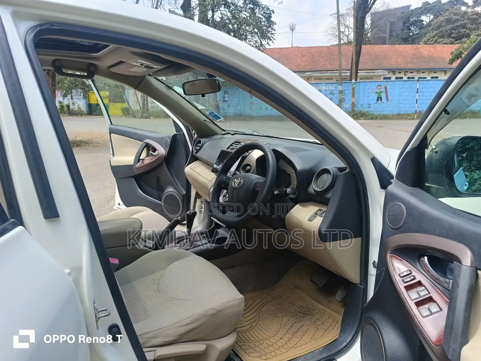 Toyota Vanguard 2010 White