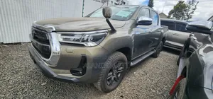 Toyota Hilux 2022 Gray