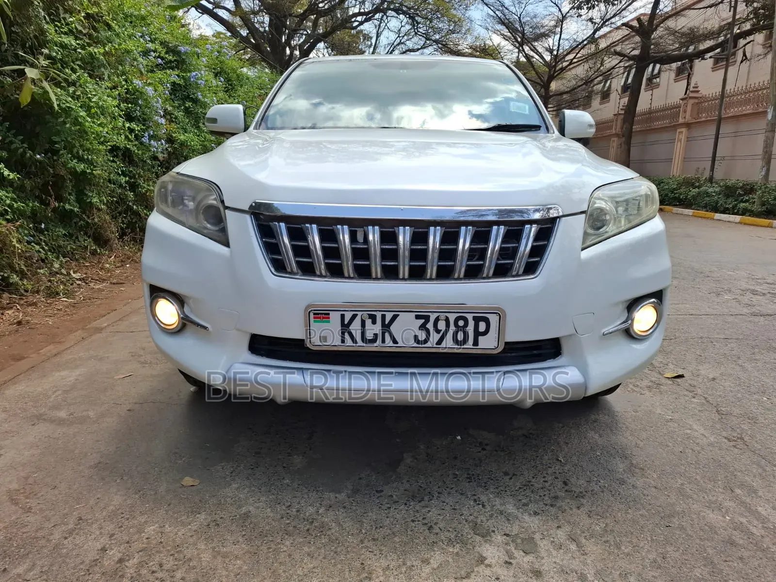 Toyota Vanguard 2010 White