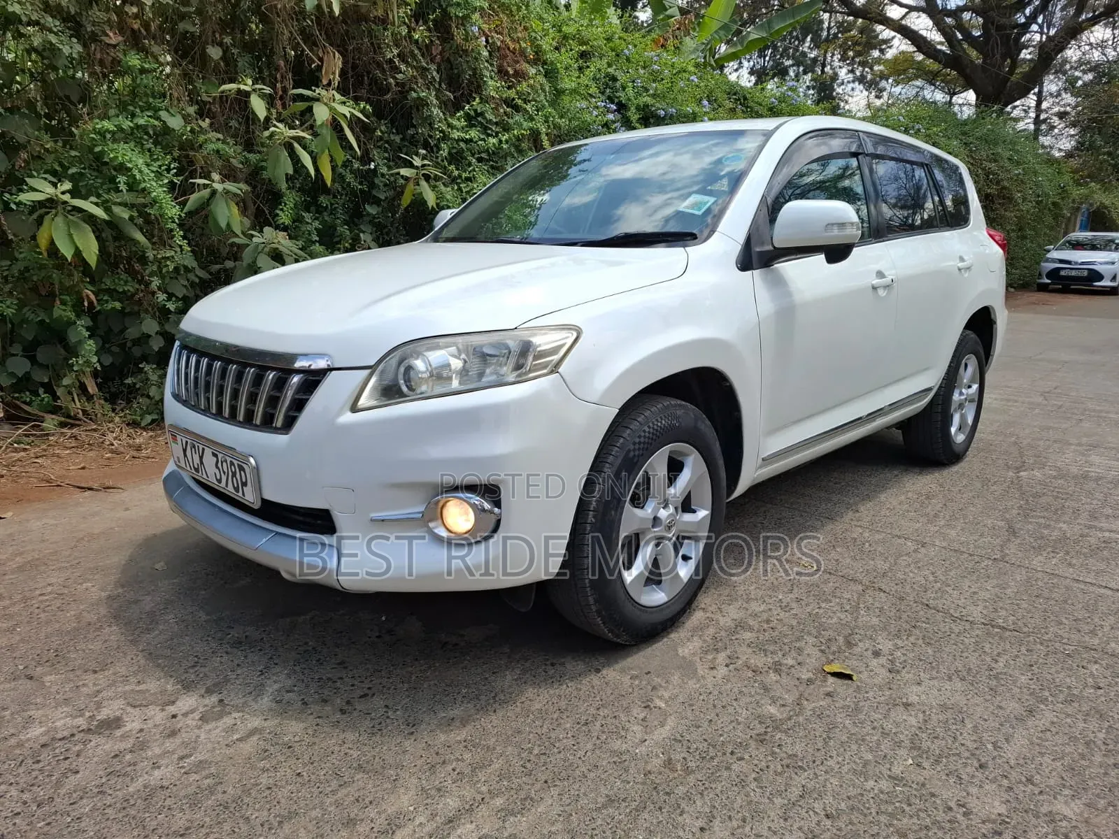 Toyota Vanguard 2010 White