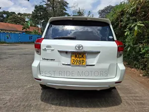 Toyota Vanguard 2010 White