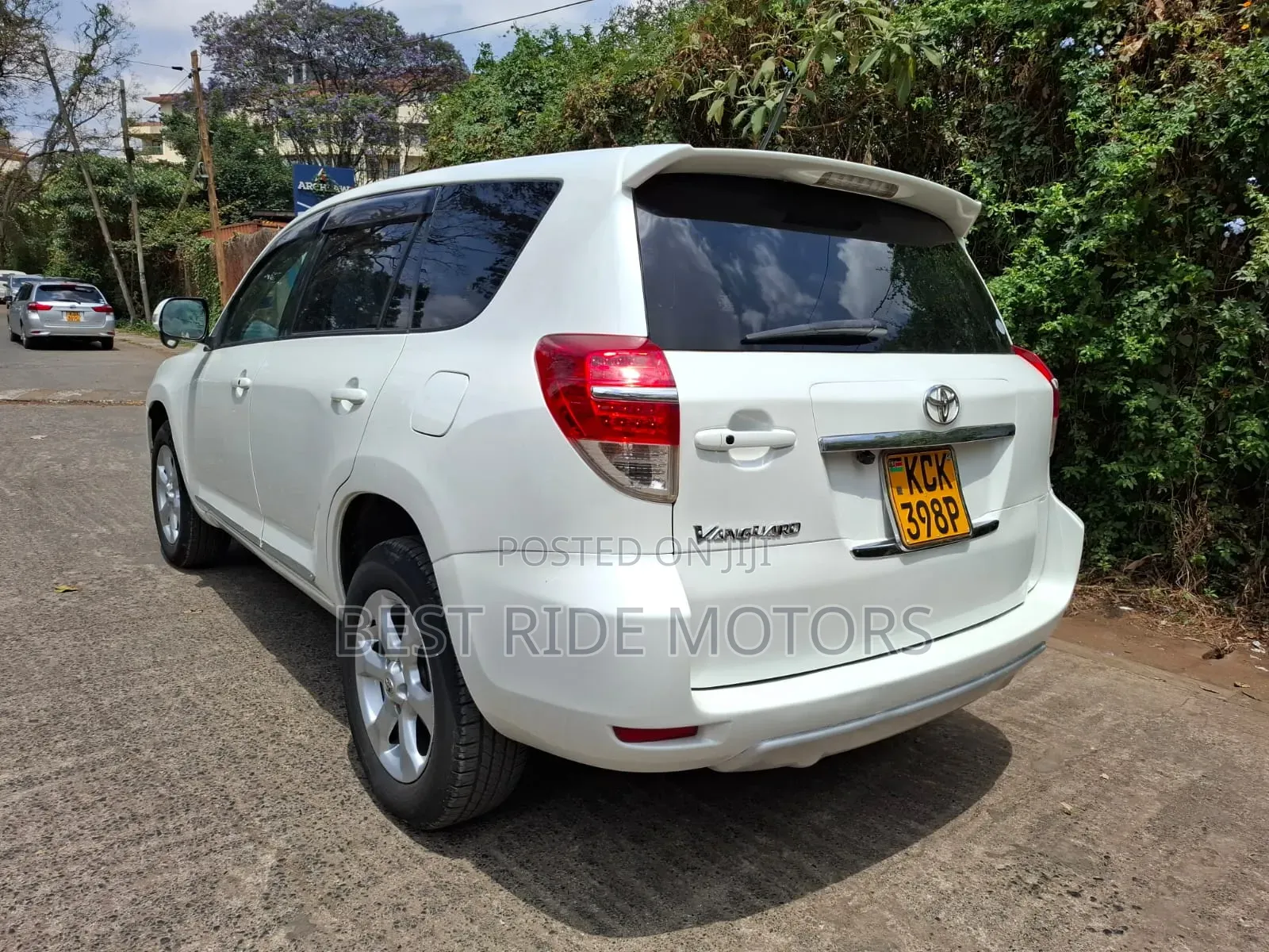 Toyota Vanguard 2010 White