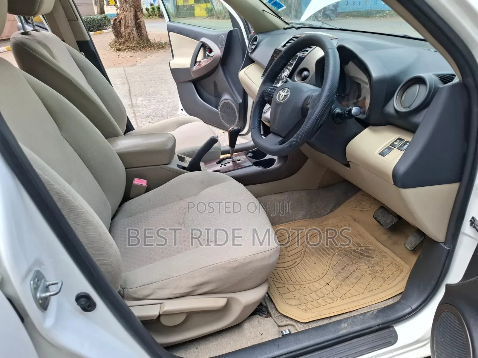 Toyota Vanguard 2010 White