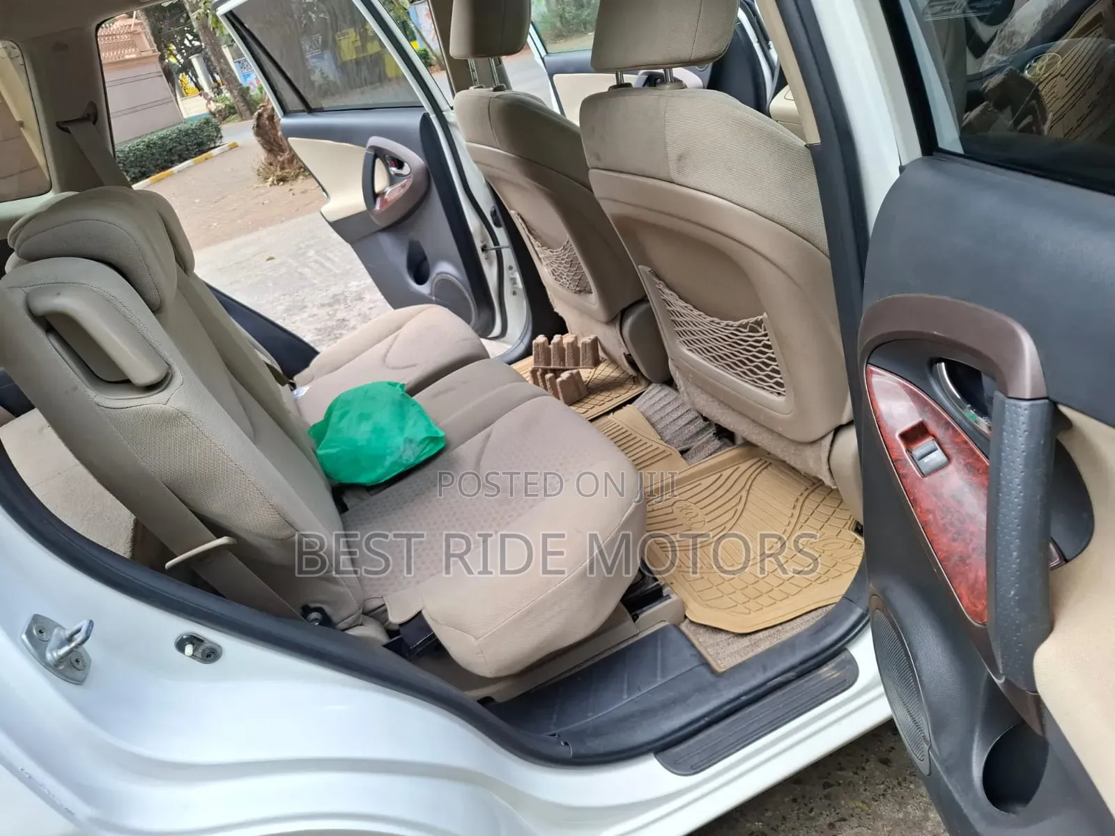 Toyota Vanguard 2010 White