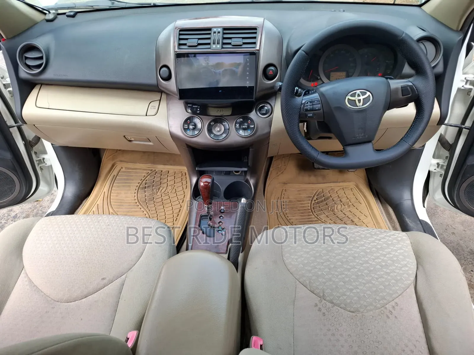 Toyota Vanguard 2010 White