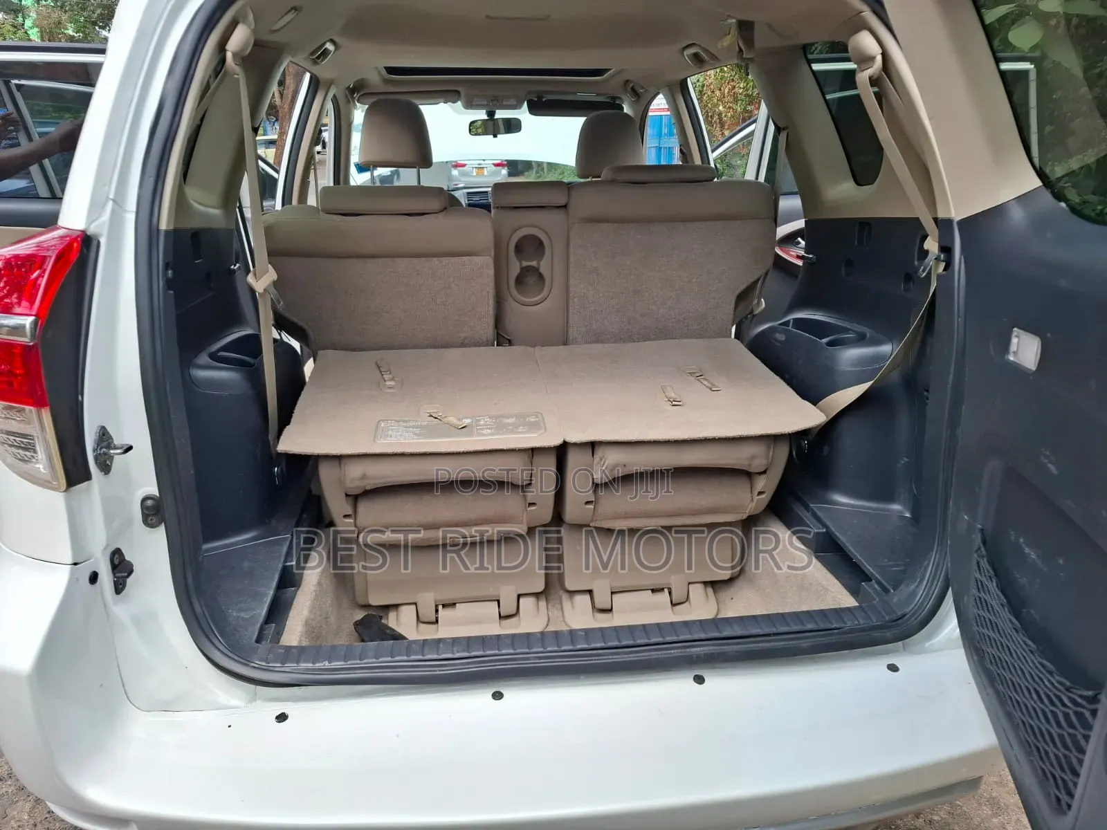 Toyota Vanguard 2010 White