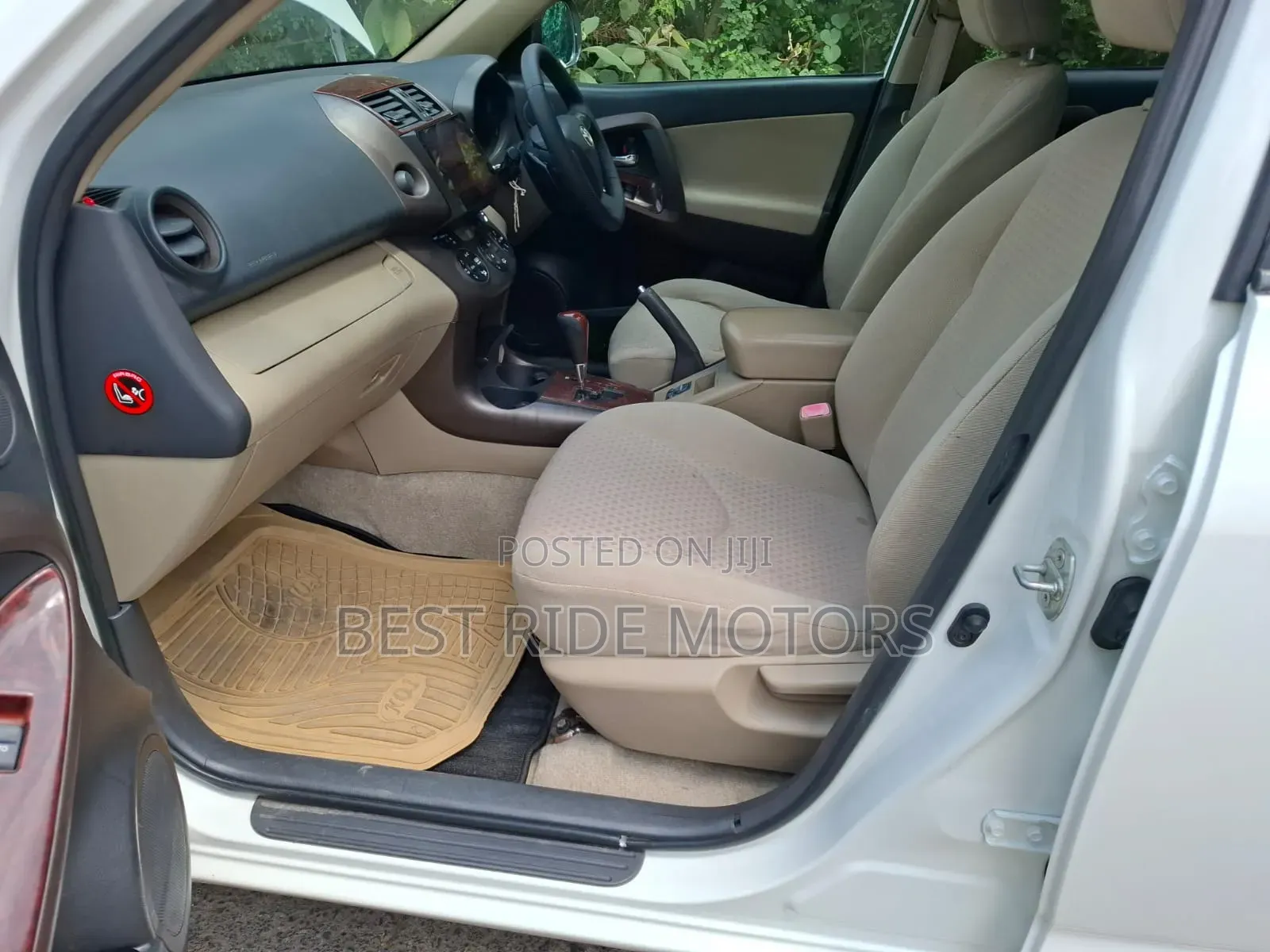Toyota Vanguard 2010 White