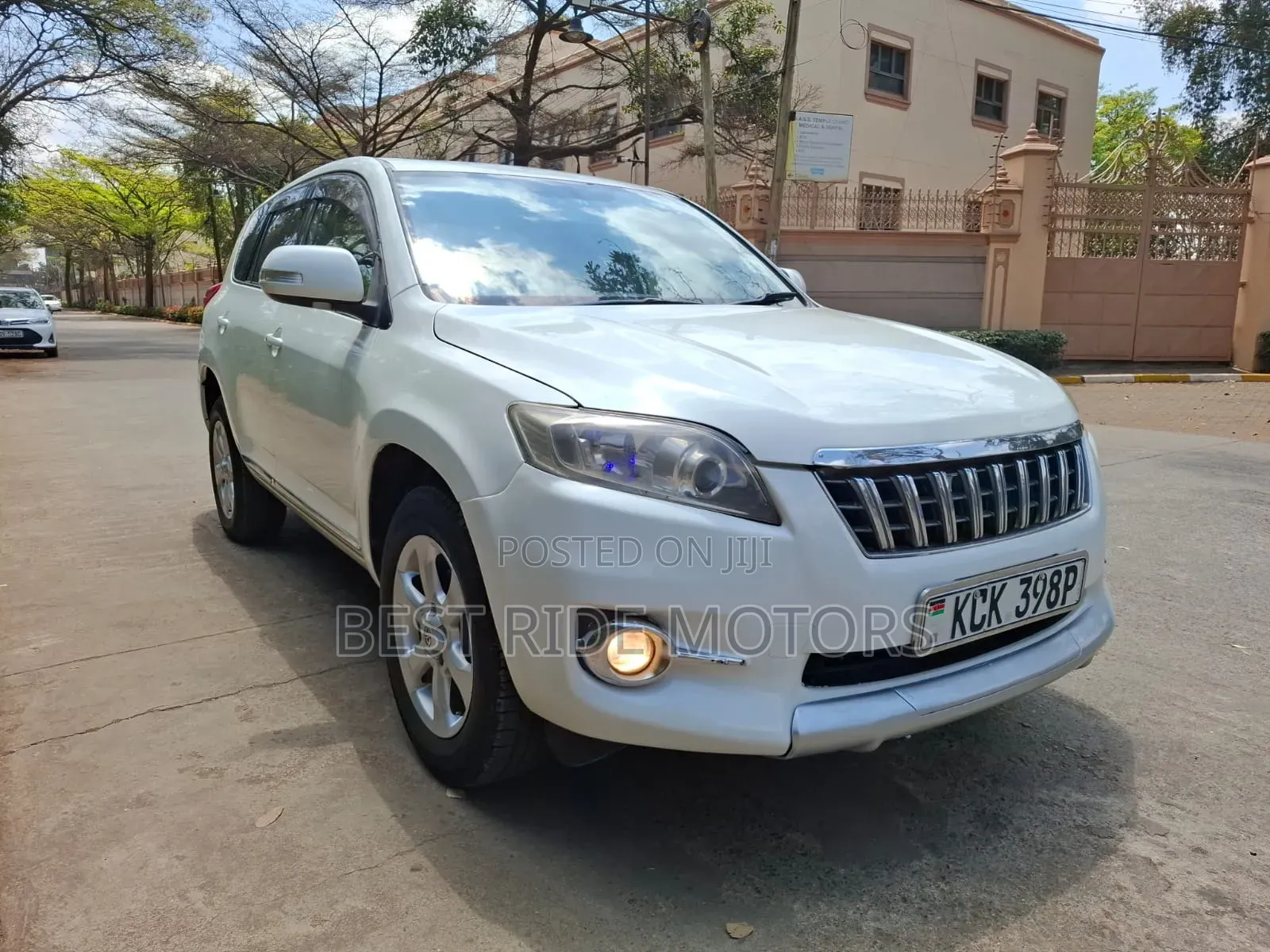 Toyota Vanguard 2010 White