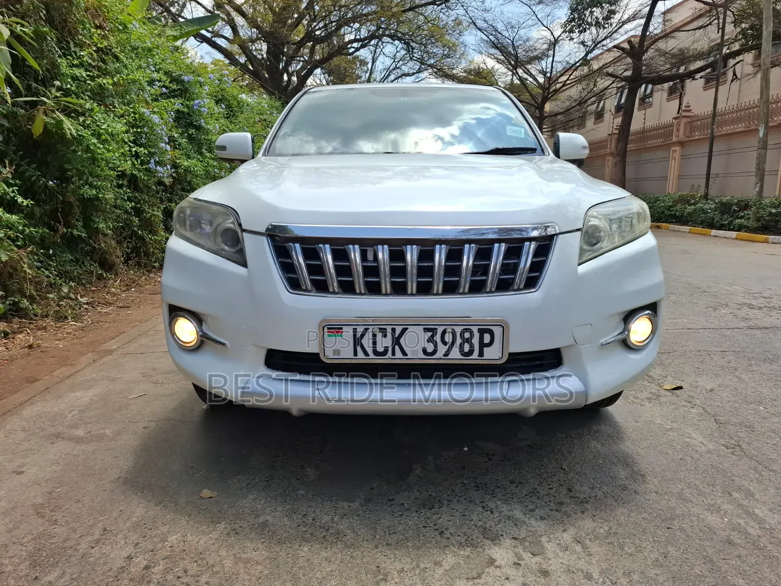 Toyota Vanguard 2010 White