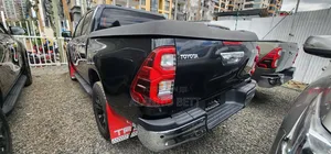 Toyota Hilux 2021 Black