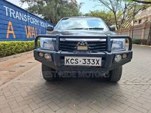 Toyota Hilux 2013 Black