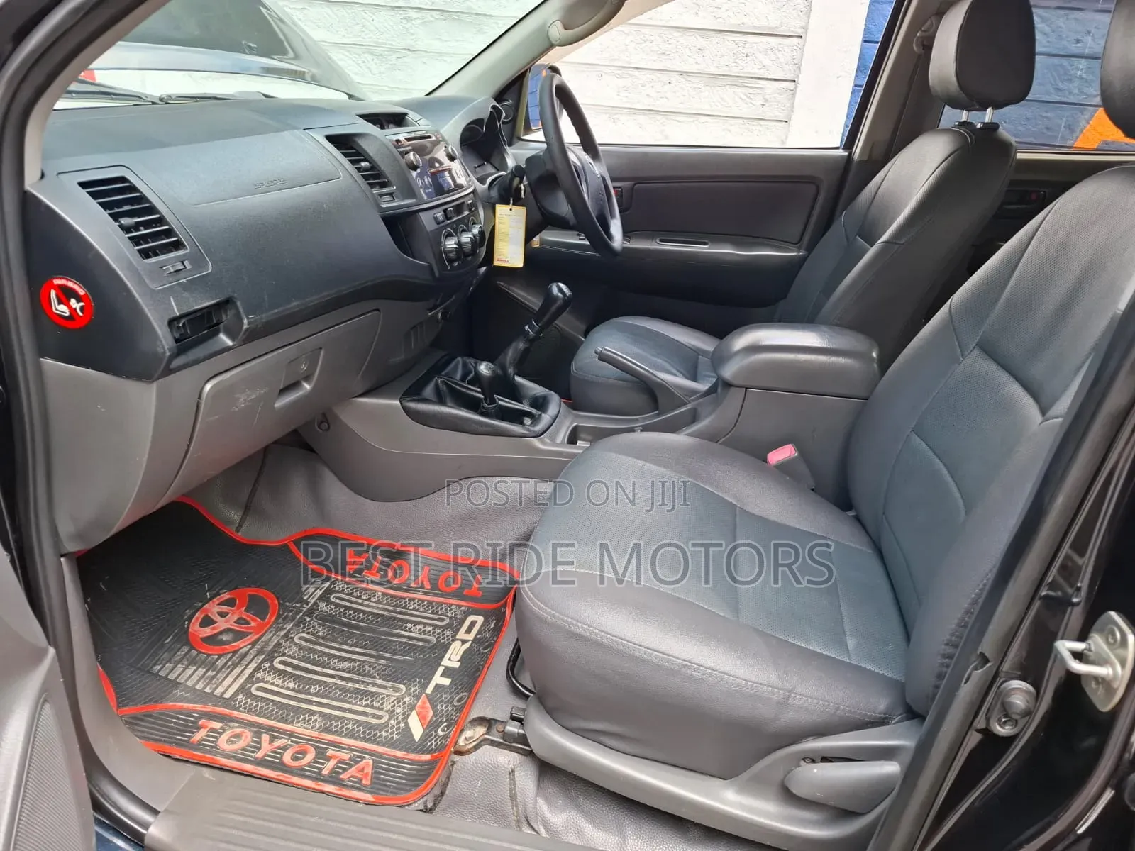Toyota Hilux 2013 Black