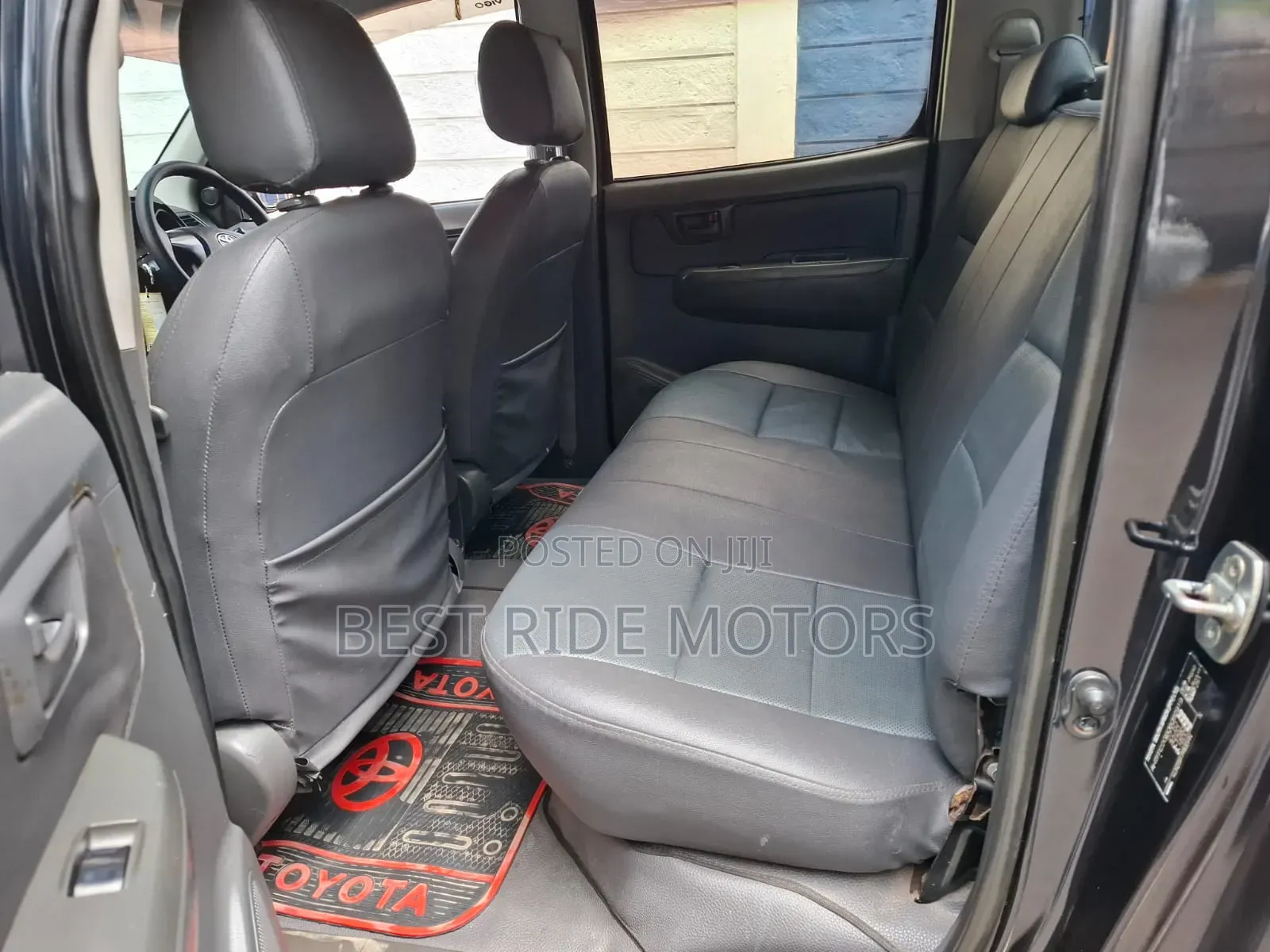 Toyota Hilux 2013 Black