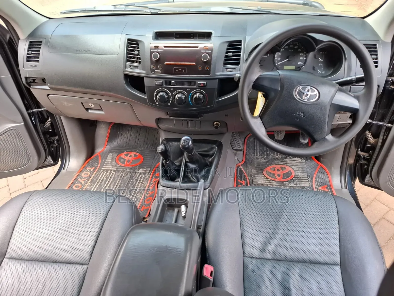 Toyota Hilux 2013 Black